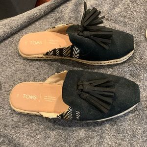 Tom’s  slip on